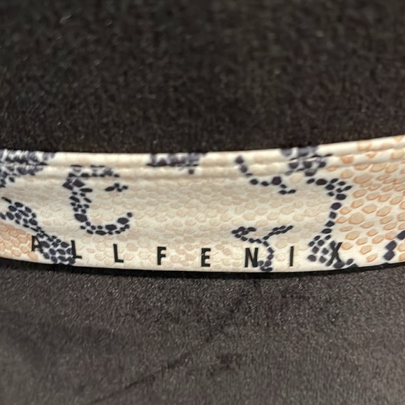 Sports tops set of 4 multiple colors - Picture 4 of 9